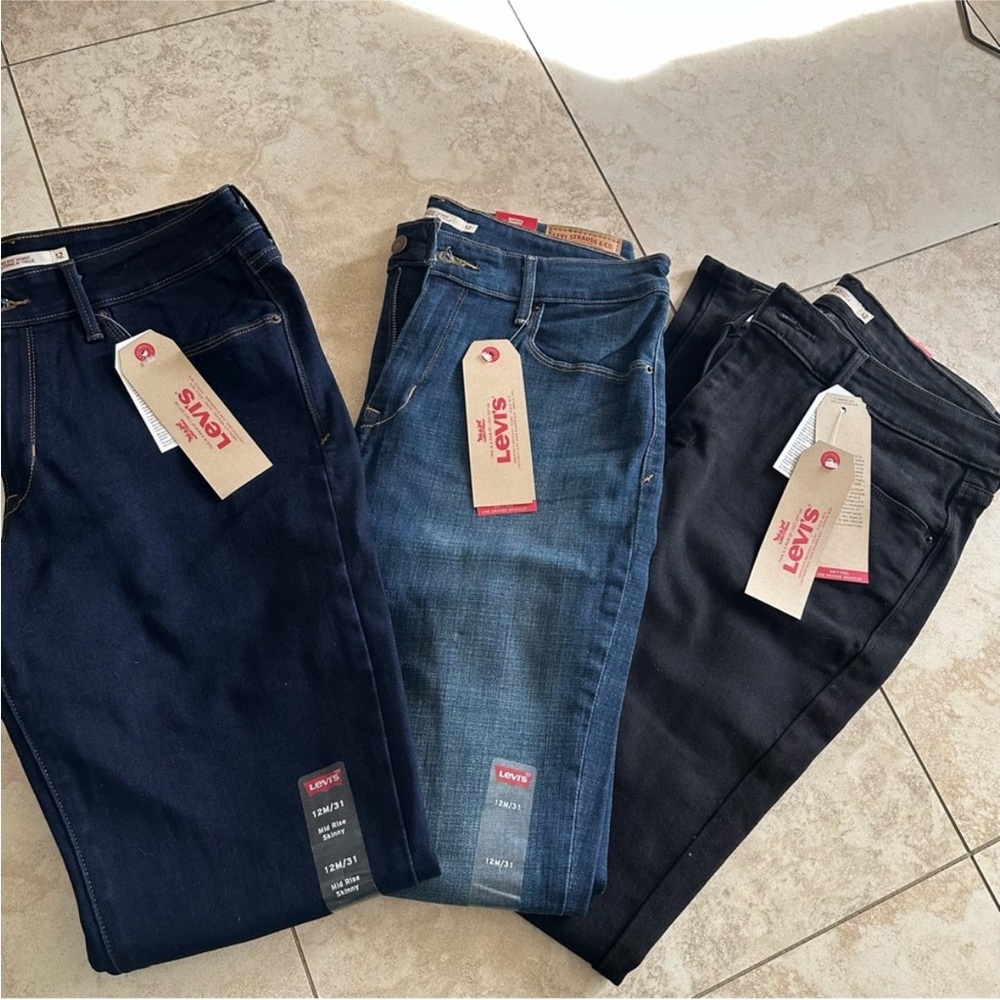 Levi’s mid rise skinny jeans